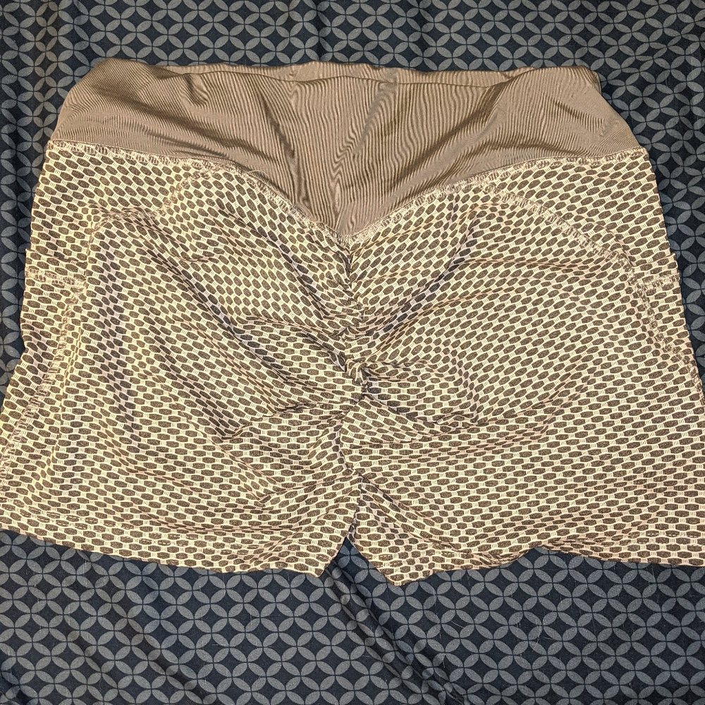 Textured butt lifting sport shorts